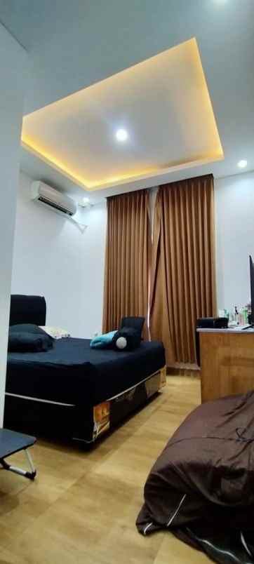 dijual rumah srengseng sawah