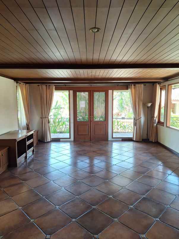 dijual rumah srondol