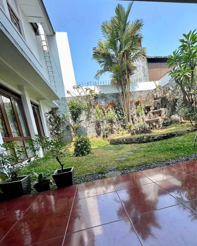 dijual rumah strategis di jl batununggal kota bandung