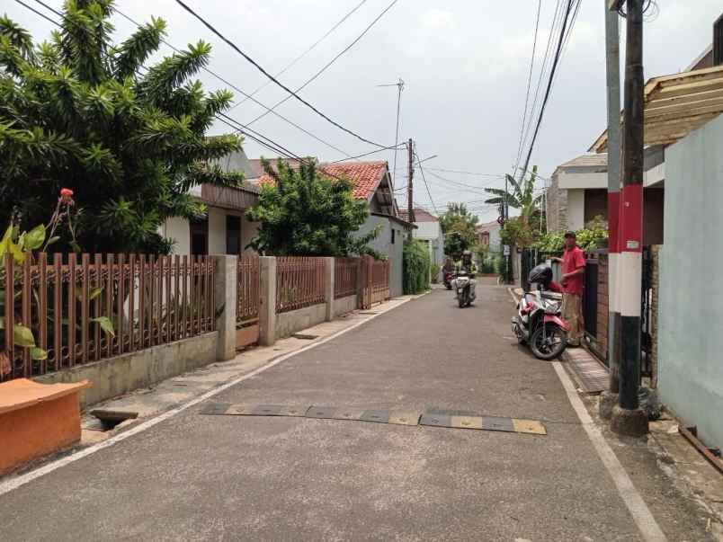 dijual rumah strategis halaman luas di bintaya jaya