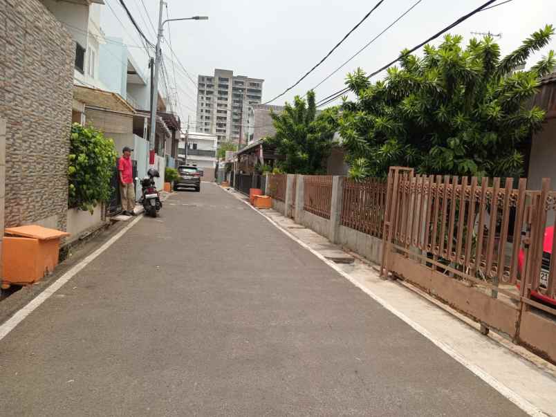 dijual rumah strategis halaman luas di bintaya jaya
