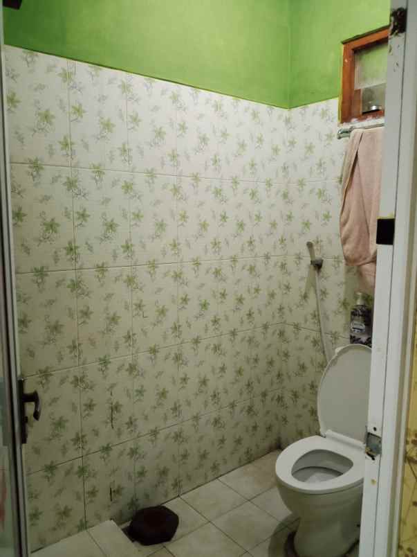 dijual rumah strategis pinggir jalan gemah