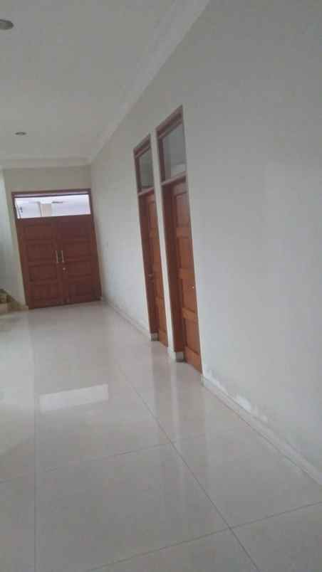 dijual rumah supratman