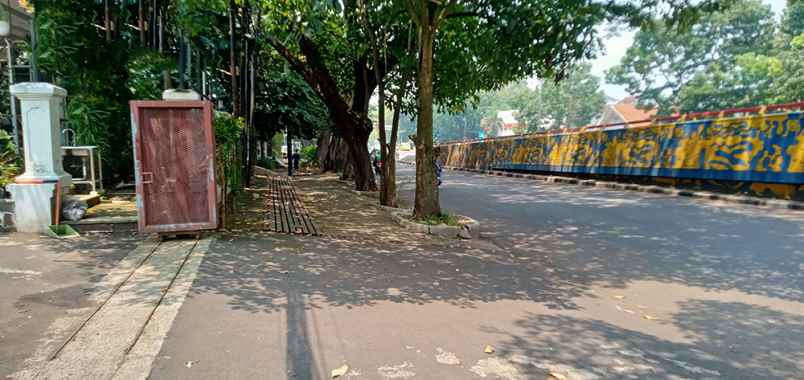 dijual rumah surapati