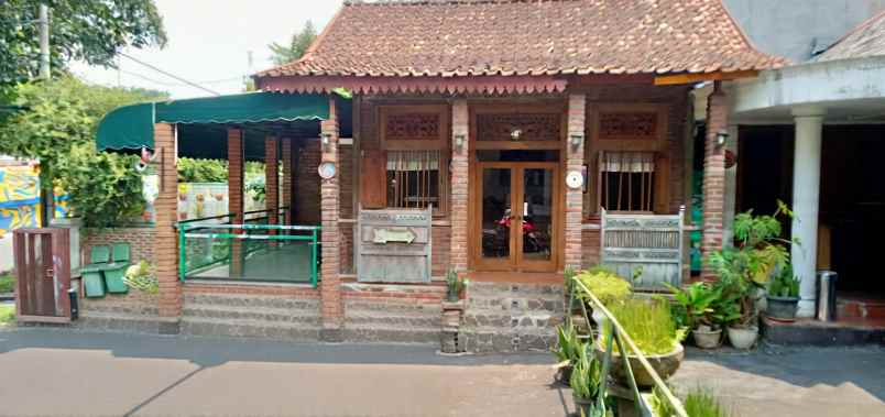 dijual rumah surapati