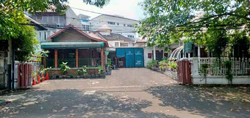 dijual rumah surapati