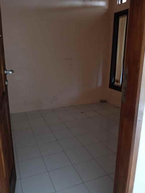 dijual rumah surya residence