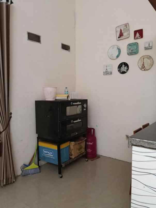 dijual rumah surya residence