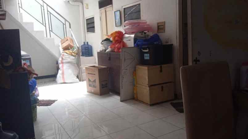 dijual rumah sutorejo tengah