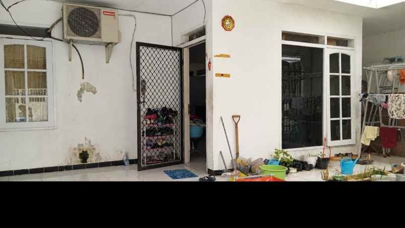 dijual rumah sutorejo tengah