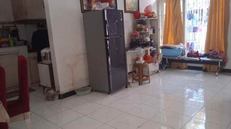 dijual rumah sutorejo tengah