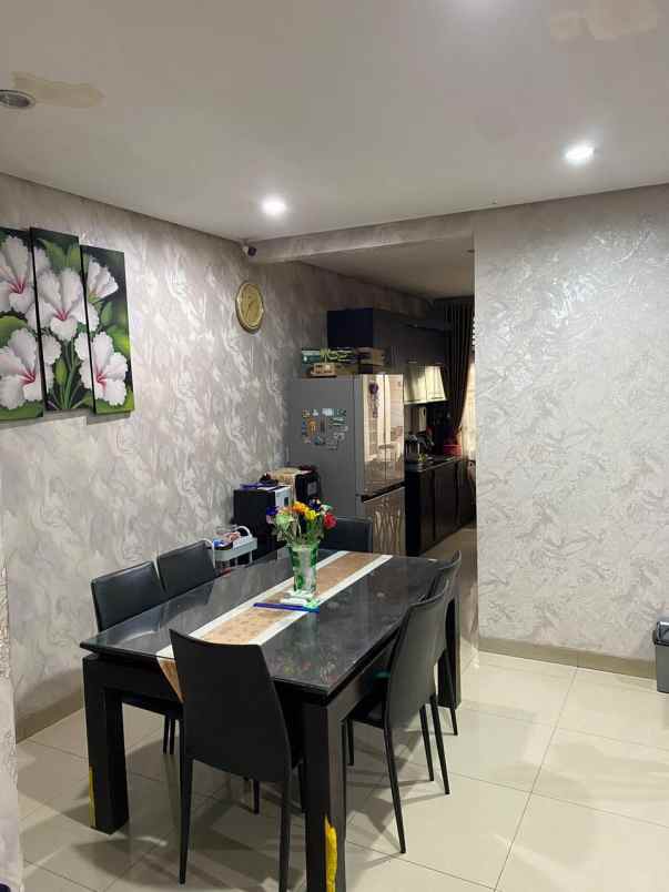 dijual rumah taman buaran indah 2