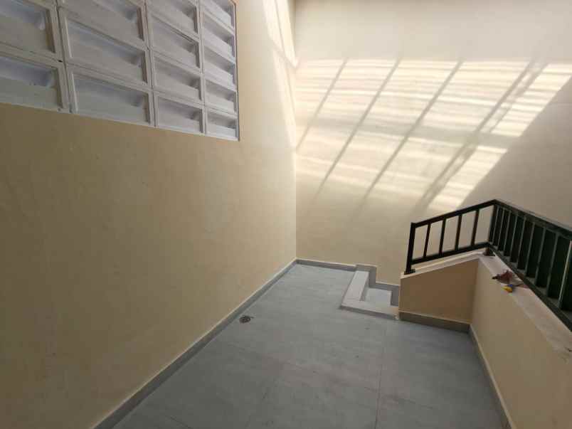 dijual rumah taman gapura