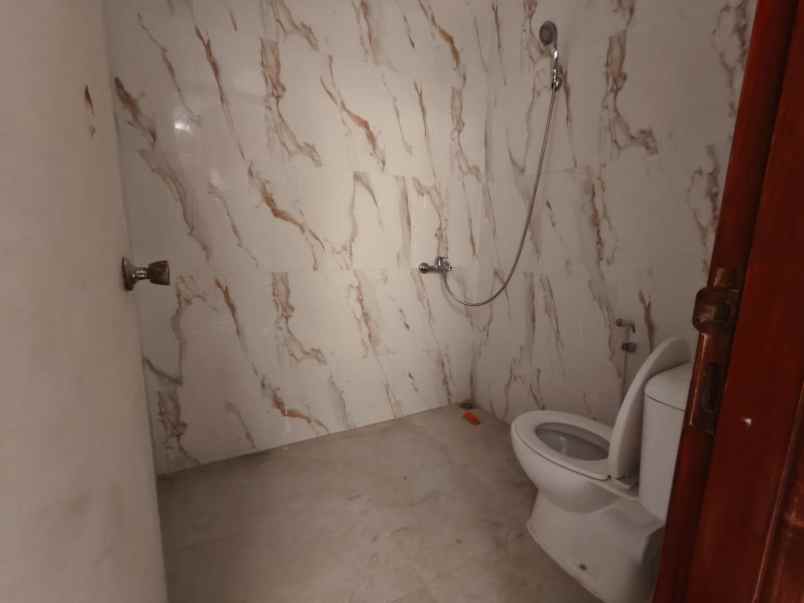 dijual rumah taman gapura