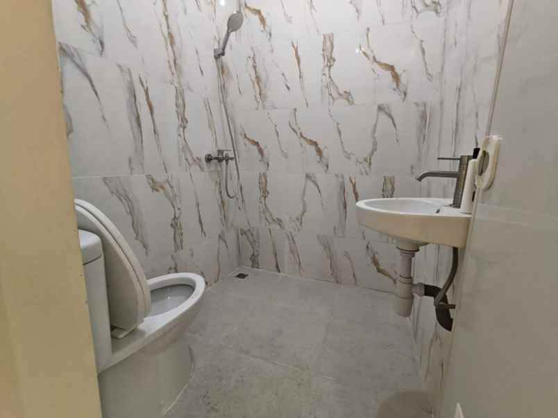 dijual rumah taman gapura