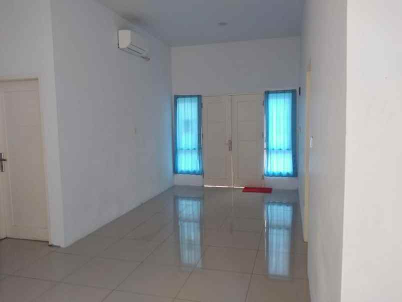 dijual rumah the halton place menteng 7