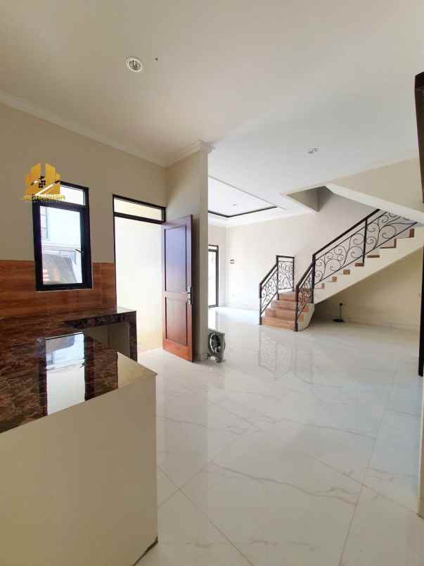 dijual rumah trjap084