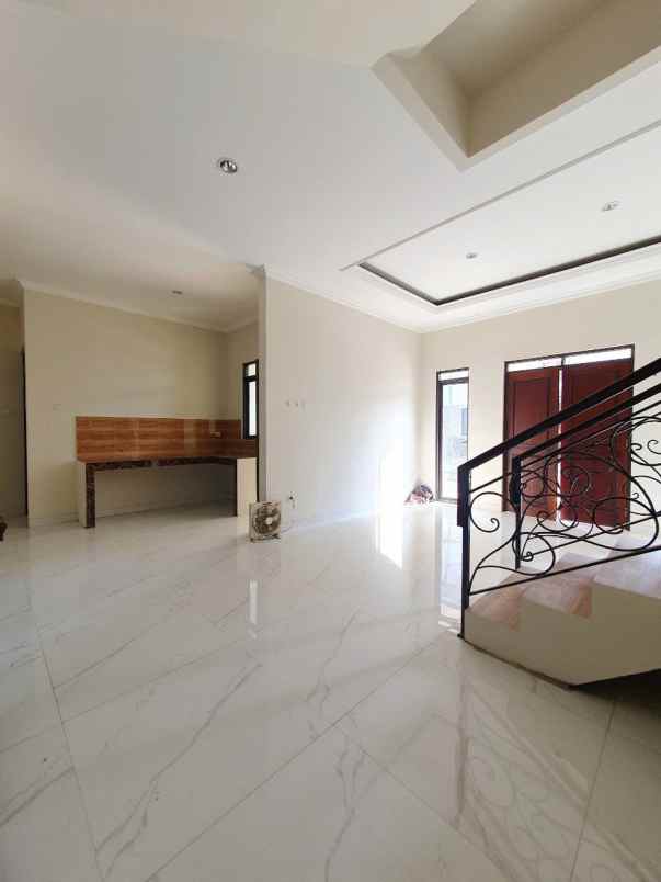 dijual rumah trjap084