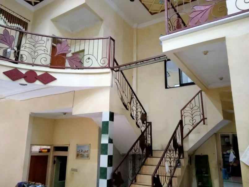 dijual rumah tropodo waru