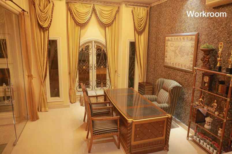 dijual rumah villa bukit regency