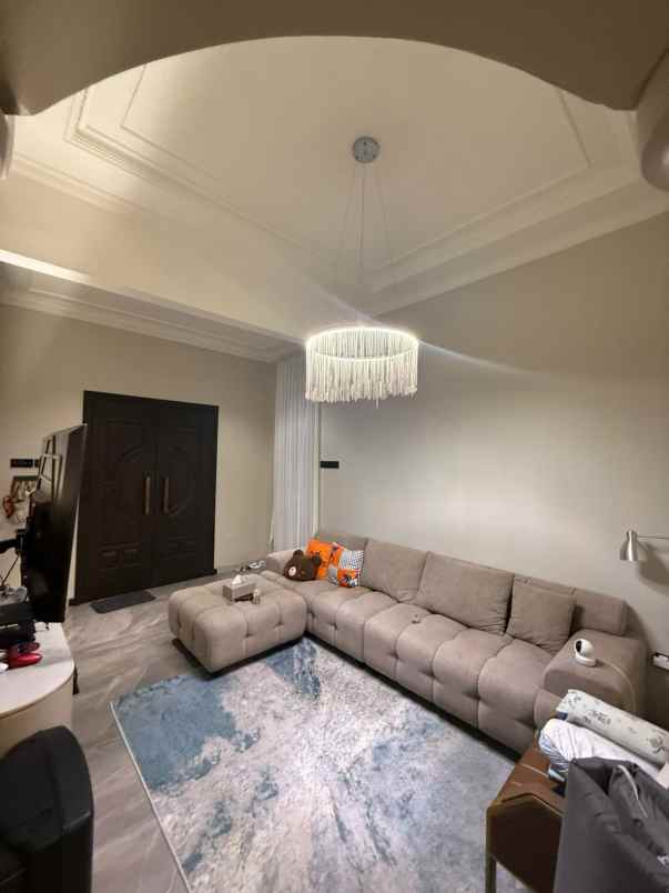 dijual rumah villa valensia pakuwon