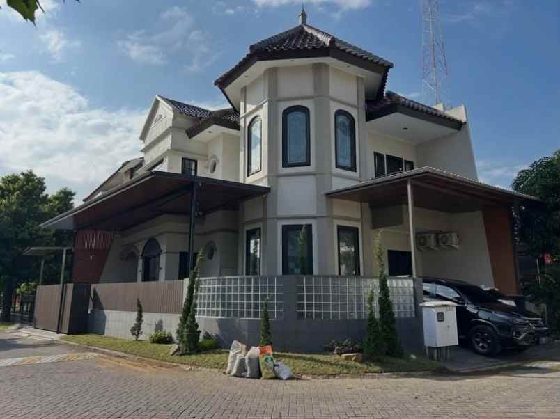 dijual rumah villa valensia pakuwon