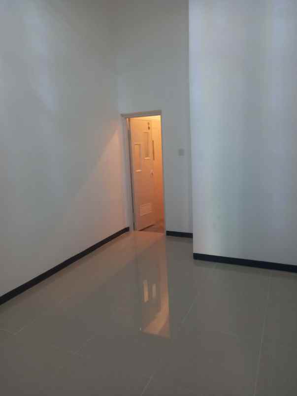 dijual rumah wiguna