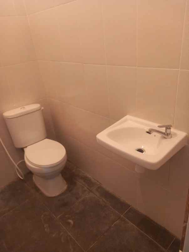 dijual rumah wiguna