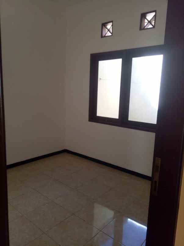 dijual rumah wiguna