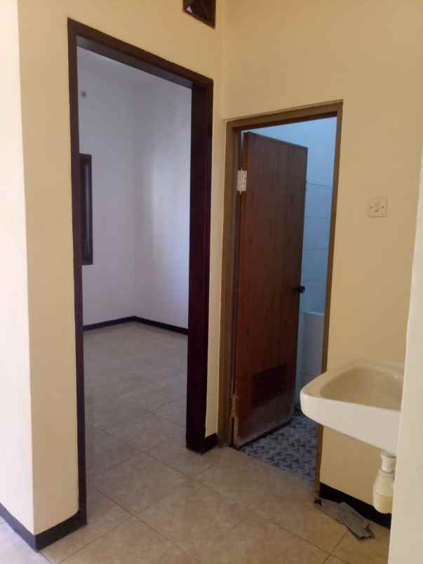 dijual rumah wiguna