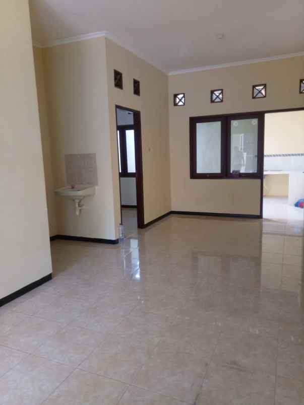 dijual rumah wiguna