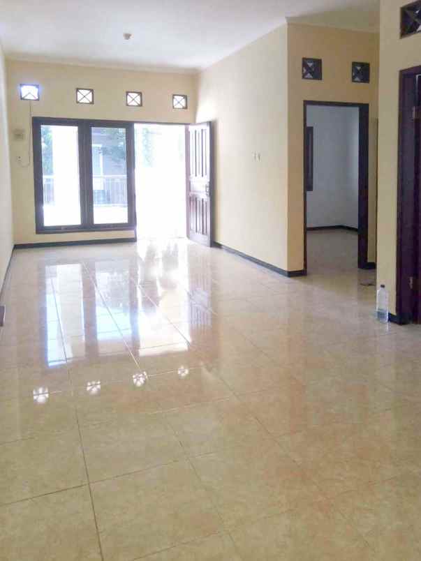 dijual rumah wiguna