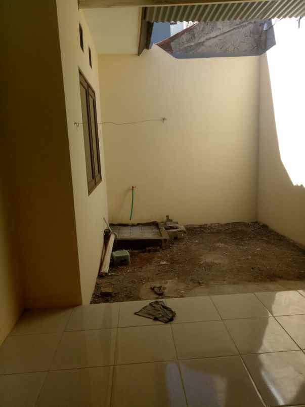 dijual rumah wiguna
