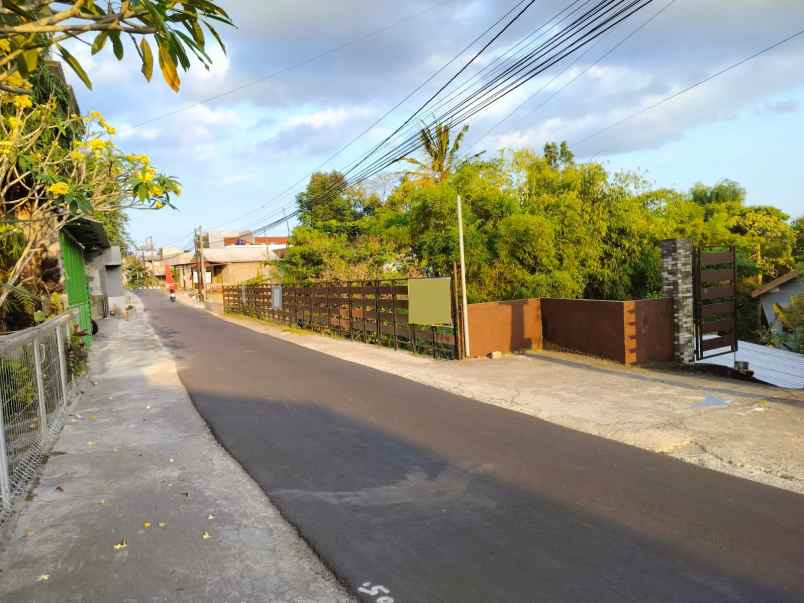 dijual tanah beserta cafe rumah di jalan kaliurang