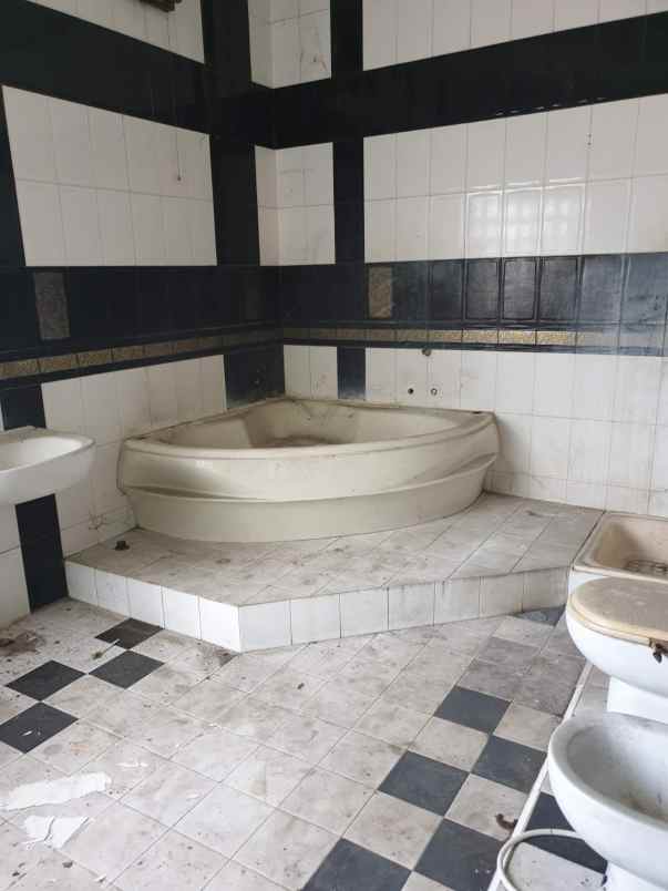 dijual tanah jalan komplek billy moon