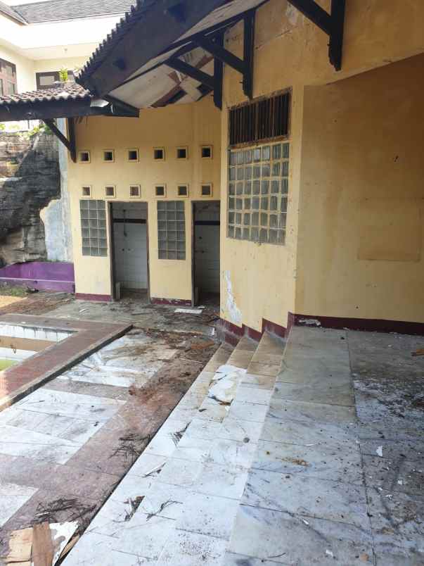 dijual tanah jalan komplek billy moon