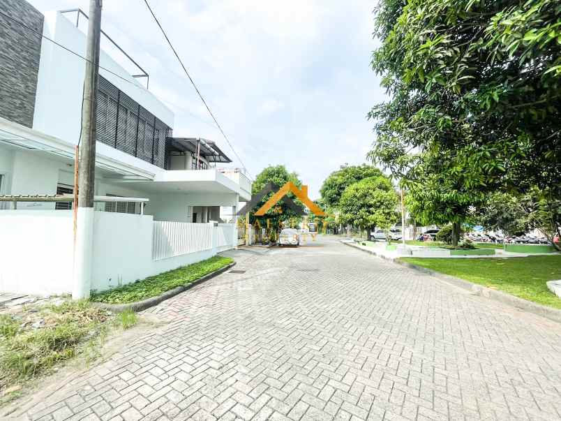 dijual tanah komplek graha metropolitan