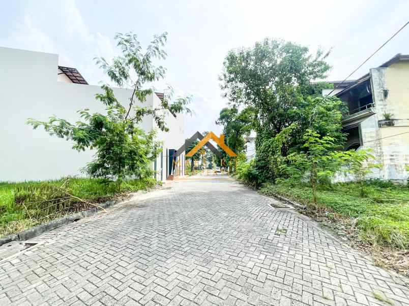 dijual tanah komplek graha metropolitan