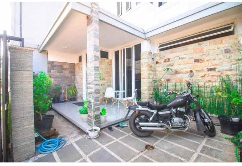 dijual villa aktif lokasi batu malang