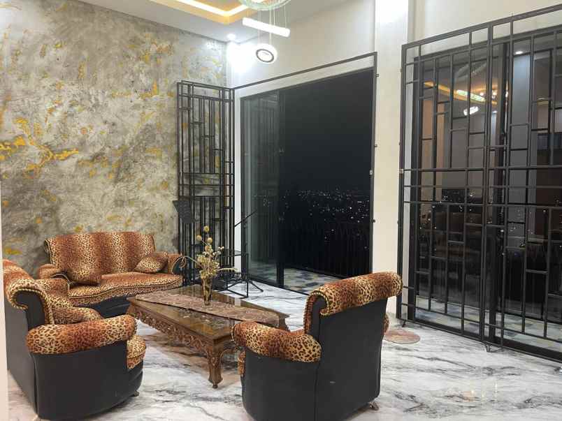 dijual villa batu kalam