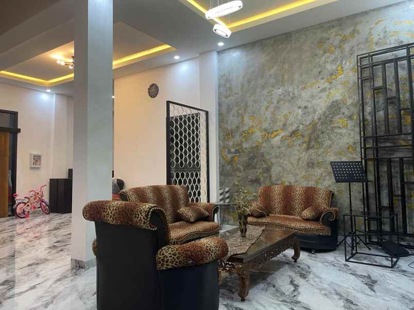 dijual villa batu kalam