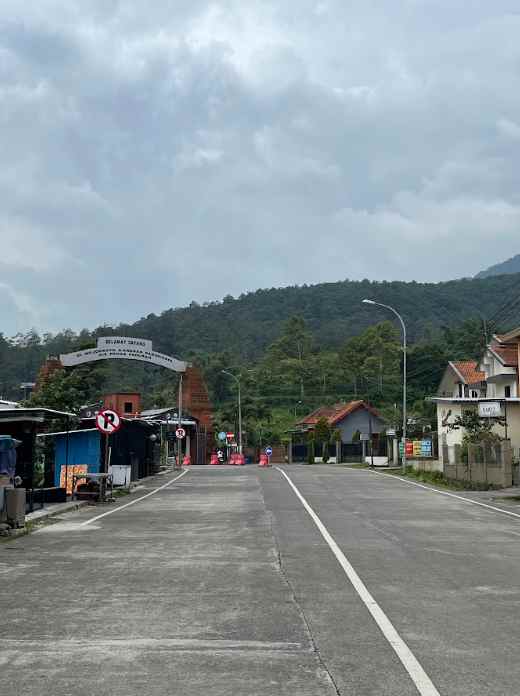 dijual villa desa petak dusun