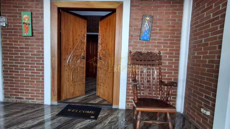 dijual villa harjobinangun