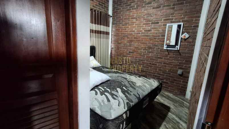 dijual villa harjobinangun