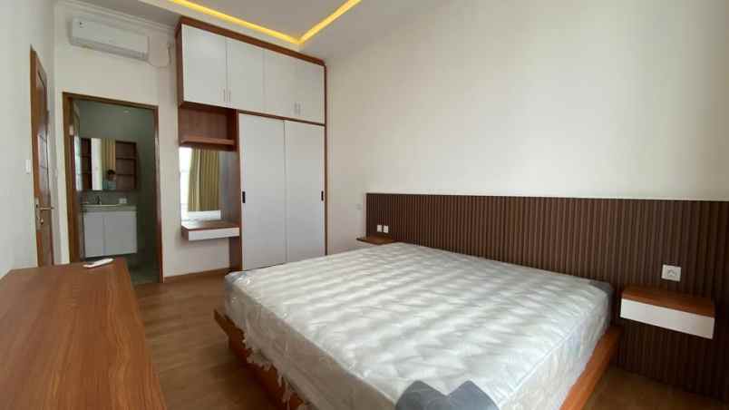 dijual villa kesambi