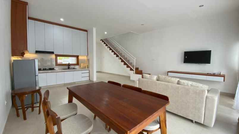 dijual villa kesambi