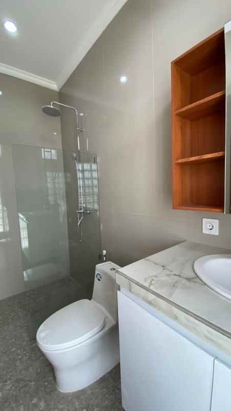 dijual villa kesambi