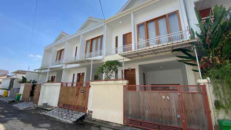 dijual villa kesambi
