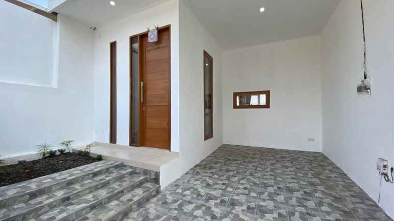 dijual villa kesambi
