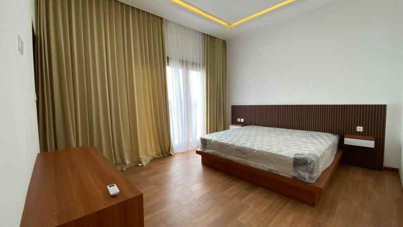 dijual villa kesambi